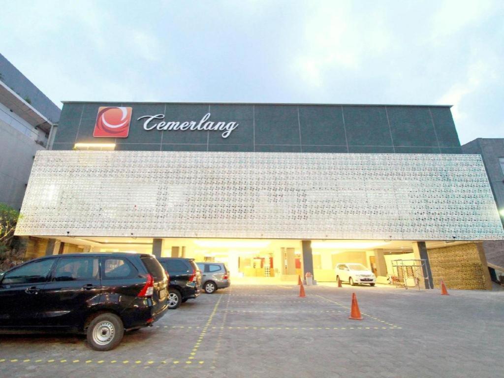 בנדונג Hotel Cemerlang מראה חיצוני תמונה