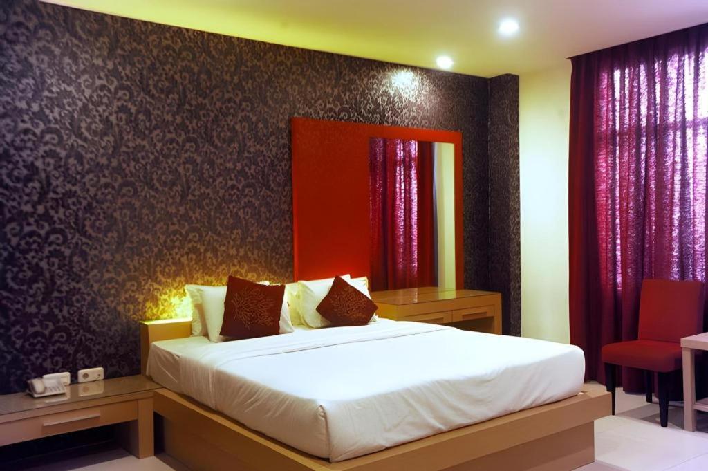 בנדונג Hotel Cemerlang מראה חיצוני תמונה