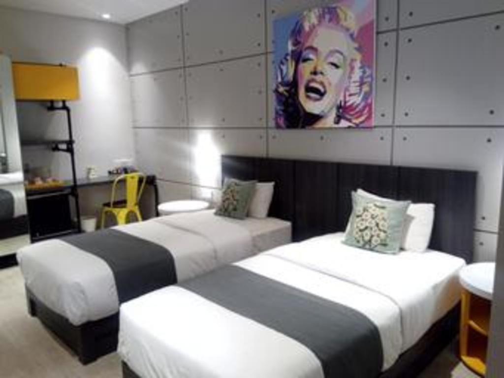 בנדונג Hotel Cemerlang מראה חיצוני תמונה