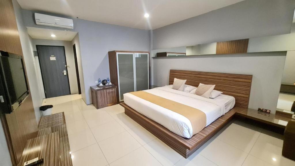 בנדונג Hotel Cemerlang מראה חיצוני תמונה