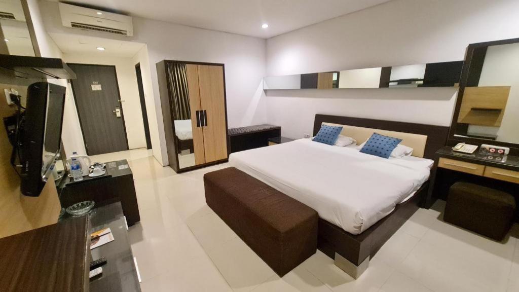 בנדונג Hotel Cemerlang מראה חיצוני תמונה