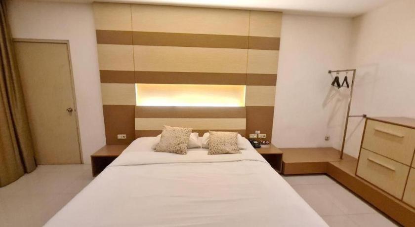 בנדונג Hotel Cemerlang מראה חיצוני תמונה